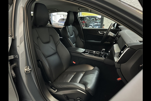Volvo S60 350pk T6 AWD Long Range! | Plus Dark | Sportstoelen | Pilot-Assist | ACC | Memory | Leder | Trekhaak | Keyless-Entry | Thunder-Grey | Stoelverwarming V+A | Stuurverwarming | Full-LED | Carplay | Origineel NL | 19'' | Getint Glas |