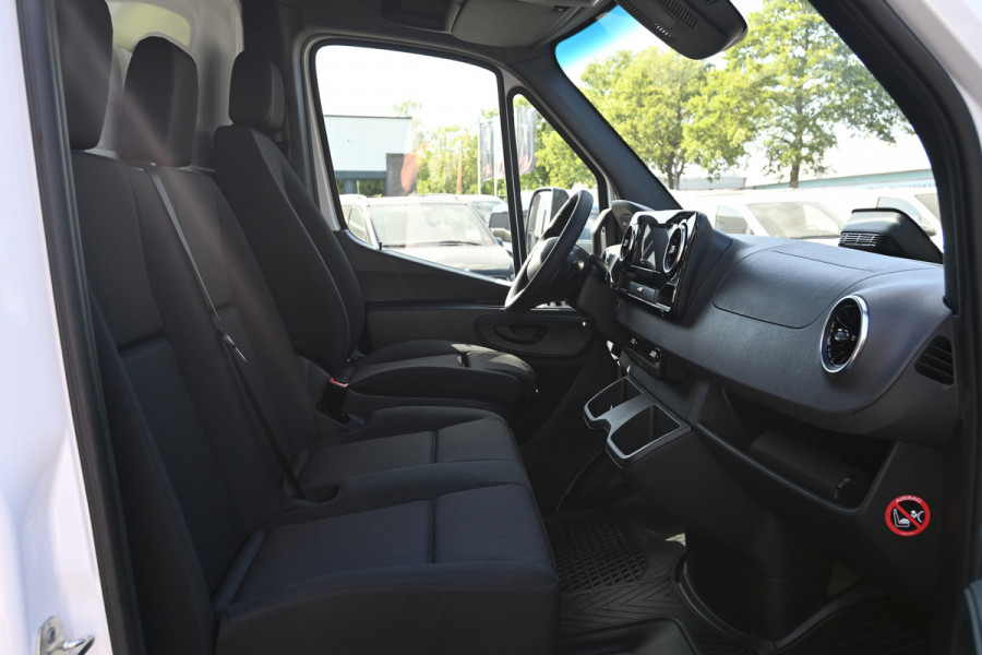 Mercedes-Benz Sprinter 519 CDI L3 Pro Open laadbak 3500kg trekhaak, Navigatie met Smartphone integratie, Geveerde stoel