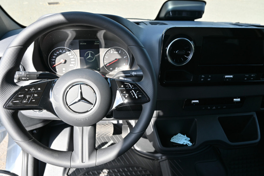 Mercedes-Benz Sprinter 519 CDI L3 Pro Open laadbak 3500kg trekhaak, Navigatie met Smartphone integratie, Geveerde stoel