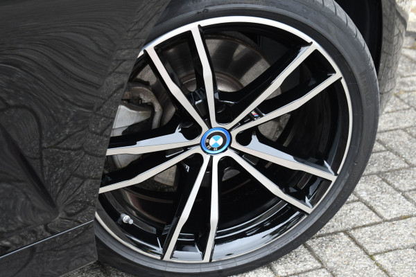BMW 3 Serie Touring 330e xDrive M-Sport Pano ACC H/K 360 HUD El-zetel 19inch