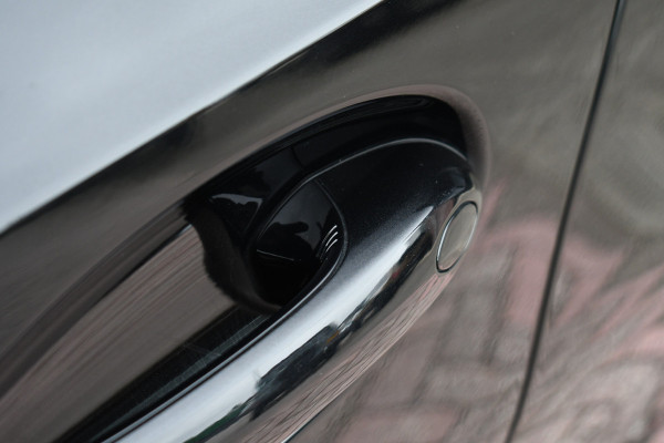 BMW 3 Serie Touring 330e xDrive M-Sport Pano ACC H/K 360 HUD El-zetel 19inch