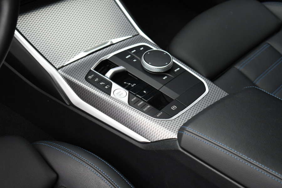 BMW 3 Serie Touring 330e xDrive M-Sport Pano ACC H/K 360 HUD El-zetel 19inch