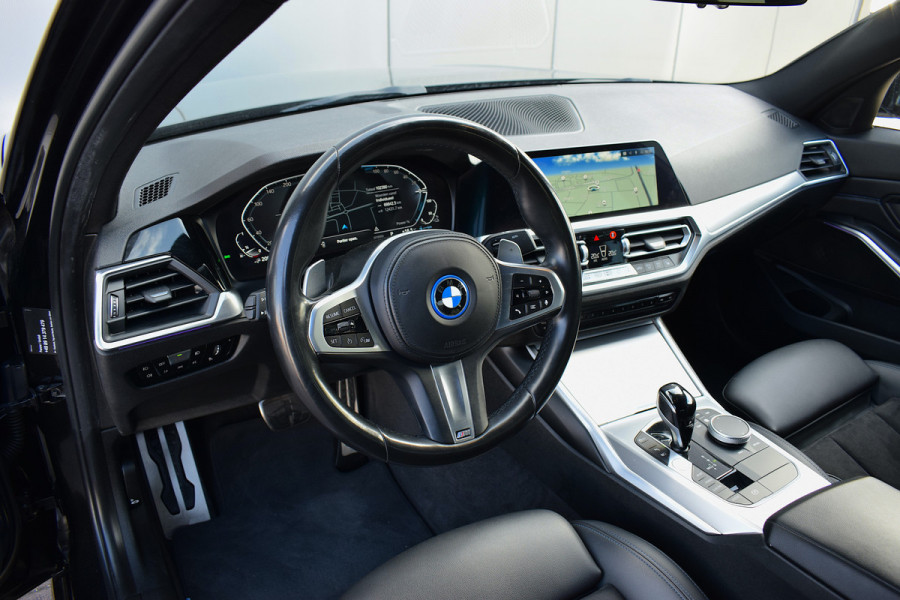 BMW 3-serie 330e High Executive | M-Sport | Shadow Line | Half Leer | Virtual