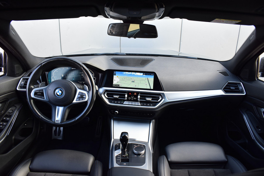 BMW 3-serie 330e High Executive | M-Sport | Shadow Line | Half Leer | Virtual