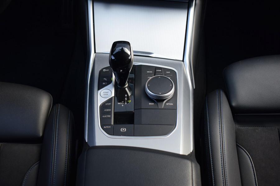 BMW 3-serie 330e High Executive | M-Sport | Shadow Line | Half Leer | Virtual