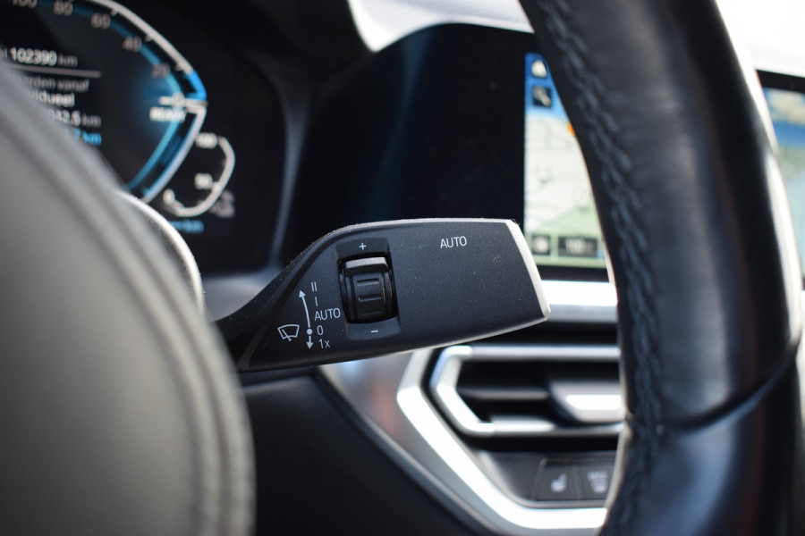 BMW 3-serie 330e High Executive | M-Sport | Shadow Line | Half Leer | Virtual
