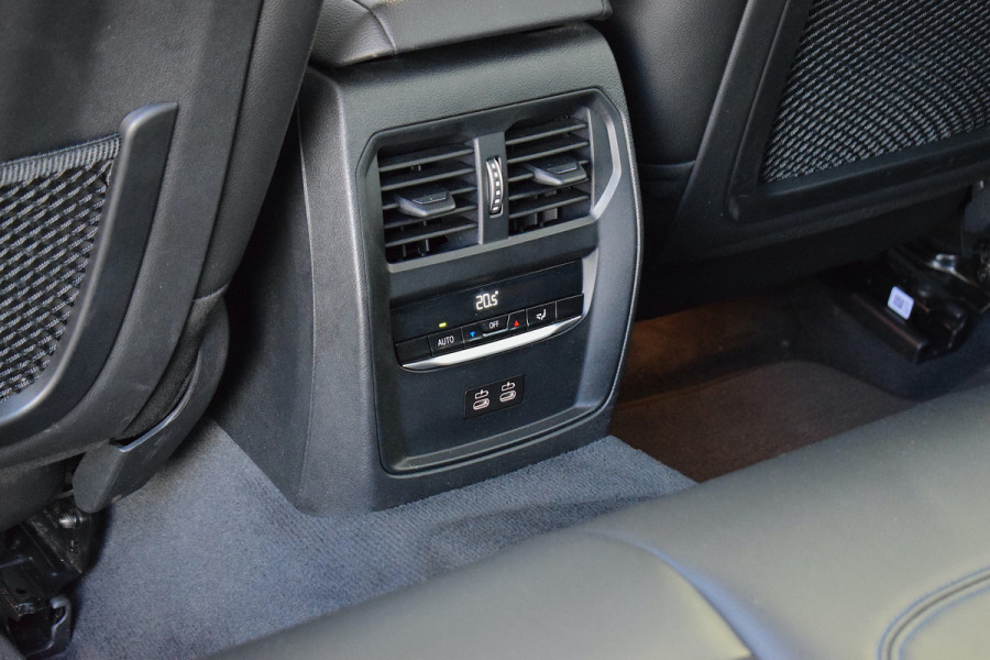 BMW 3-serie 330e High Executive | M-Sport | Shadow Line | Half Leer | Virtual