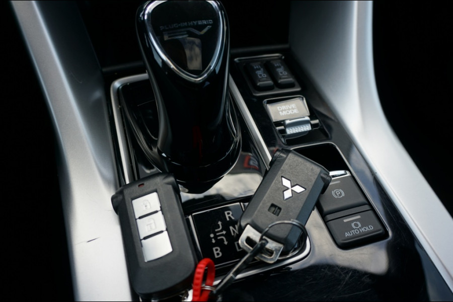Mitsubishi Eclipse Cross PHEV AUTOMAAT LEER | PANO | CARPLAY | WINTERPACK | ADAPTIVE!