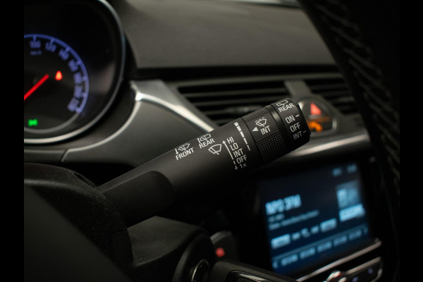 Opel Corsa 1.4 Online Edition Sport (APPLE CARPLAY,NAVI,CAMERA,CRUISE,PDC,DAB,LEDER,LED,GETINT,LM VELGEN,SPORTSTOELEN,NETTE STAAT)