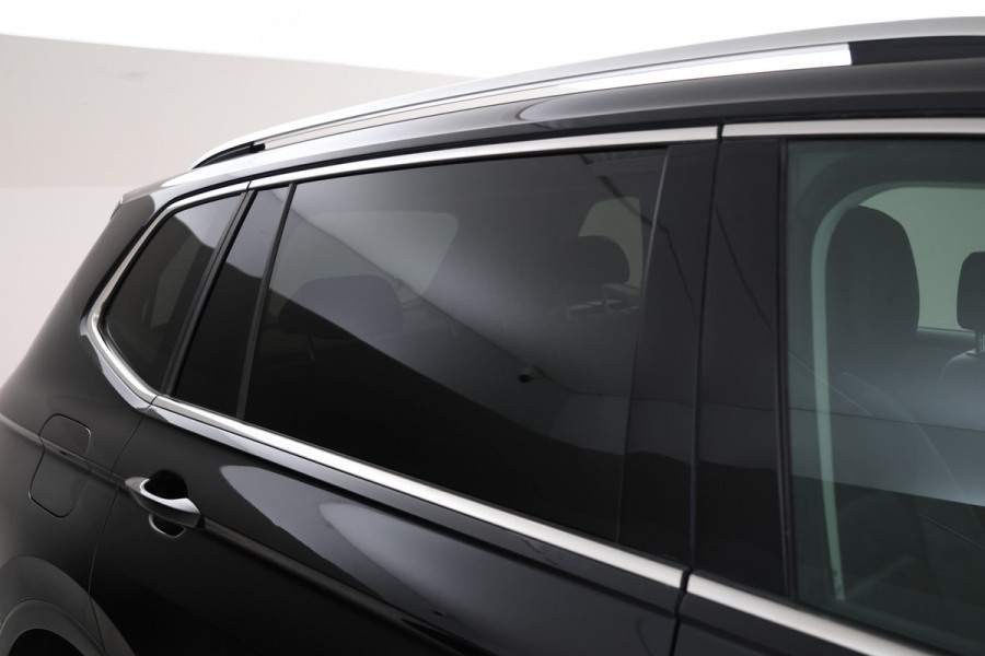 Volkswagen Tiguan Allspace 1.5 TSI Comfortline Business 7pers. Trekhaak, Leer, 360 Camera, Panoramadak, Stoelverwarming, Memory Seat
