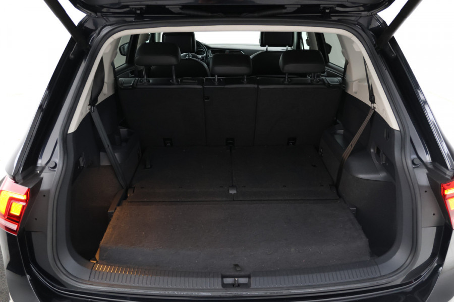 Volkswagen Tiguan Allspace 1.5 TSI Comfortline Business 7pers. Trekhaak, Leer, 360 Camera, Panoramadak, Stoelverwarming, Memory Seat