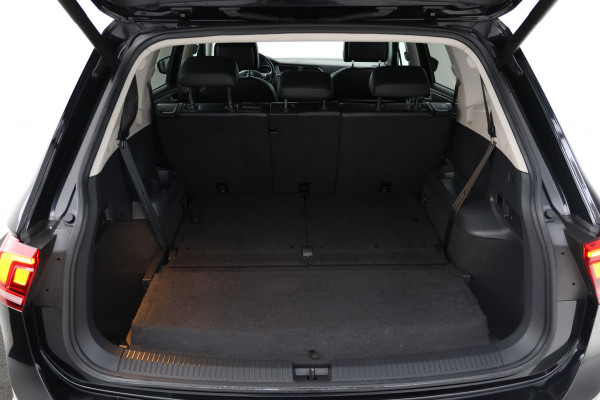 Volkswagen Tiguan Allspace 1.5 TSI Comfortline Business 7pers. Trekhaak, Leer, 360 Camera, Panoramadak, Stoelverwarming, Memory Seat