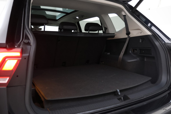 Volkswagen Tiguan Allspace 1.5 TSI Comfortline Business 7pers. Trekhaak, Leer, 360 Camera, Panoramadak, Stoelverwarming, Memory Seat
