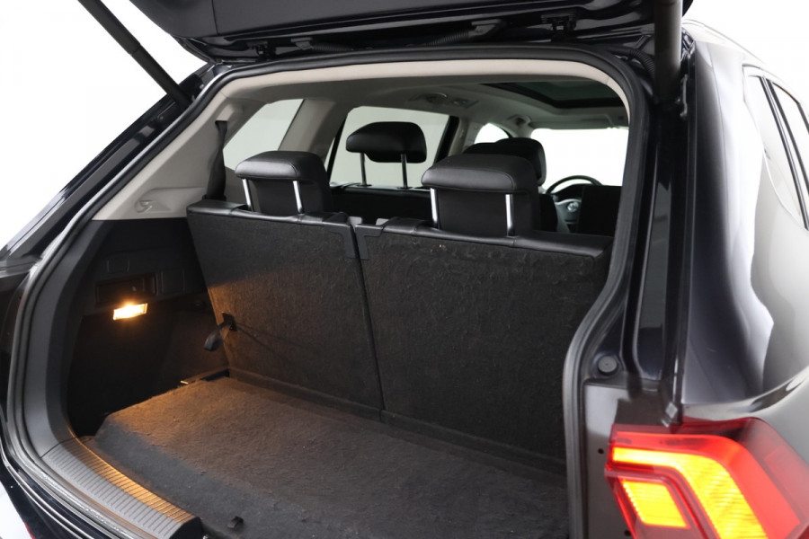 Volkswagen Tiguan Allspace 1.5 TSI Comfortline Business 7pers. Trekhaak, Leer, 360 Camera, Panoramadak, Stoelverwarming, Memory Seat