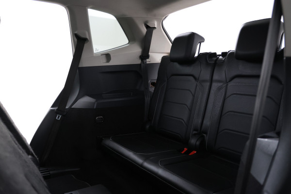 Volkswagen Tiguan Allspace 1.5 TSI Comfortline Business 7pers. Trekhaak, Leer, 360 Camera, Panoramadak, Stoelverwarming, Memory Seat