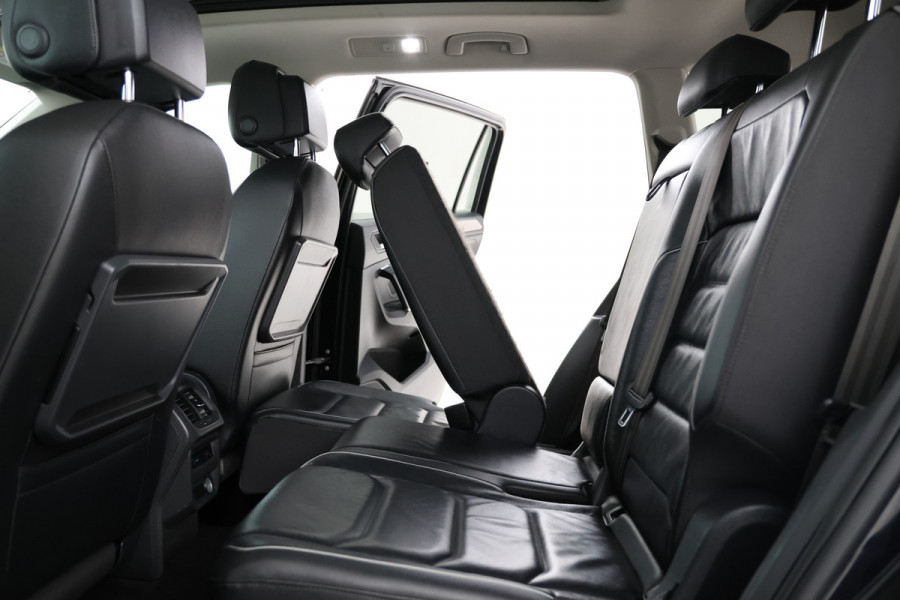 Volkswagen Tiguan Allspace 1.5 TSI Comfortline Business 7pers. Trekhaak, Leer, 360 Camera, Panoramadak, Stoelverwarming, Memory Seat