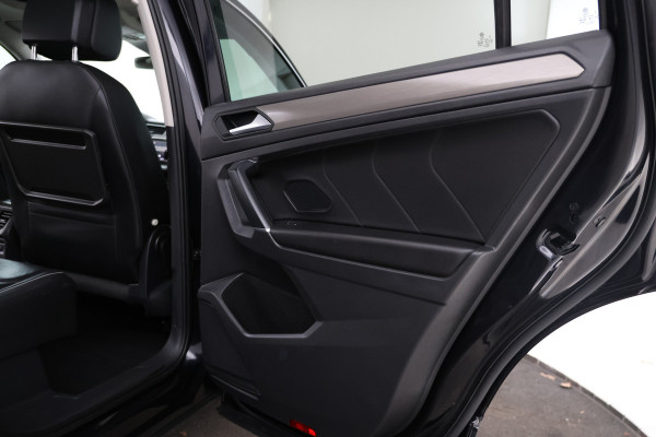 Volkswagen Tiguan Allspace 1.5 TSI Comfortline Business 7pers. Trekhaak, Leer, 360 Camera, Panoramadak, Stoelverwarming, Memory Seat