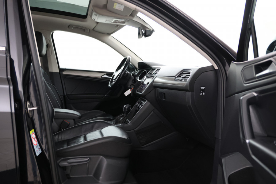 Volkswagen Tiguan Allspace 1.5 TSI Comfortline Business 7pers. Trekhaak, Leer, 360 Camera, Panoramadak, Stoelverwarming, Memory Seat