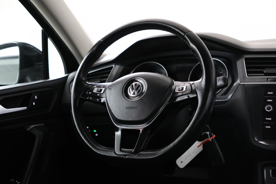 Volkswagen Tiguan Allspace 1.5 TSI Comfortline Business 7pers. Trekhaak, Leer, 360 Camera, Panoramadak, Stoelverwarming, Memory Seat