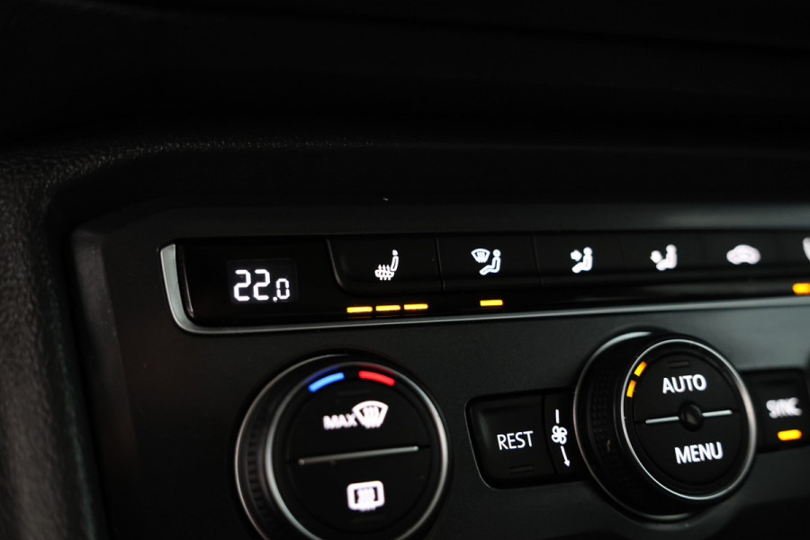 Volkswagen Tiguan Allspace 1.5 TSI Comfortline Business 7pers. Trekhaak, Leer, 360 Camera, Panoramadak, Stoelverwarming, Memory Seat