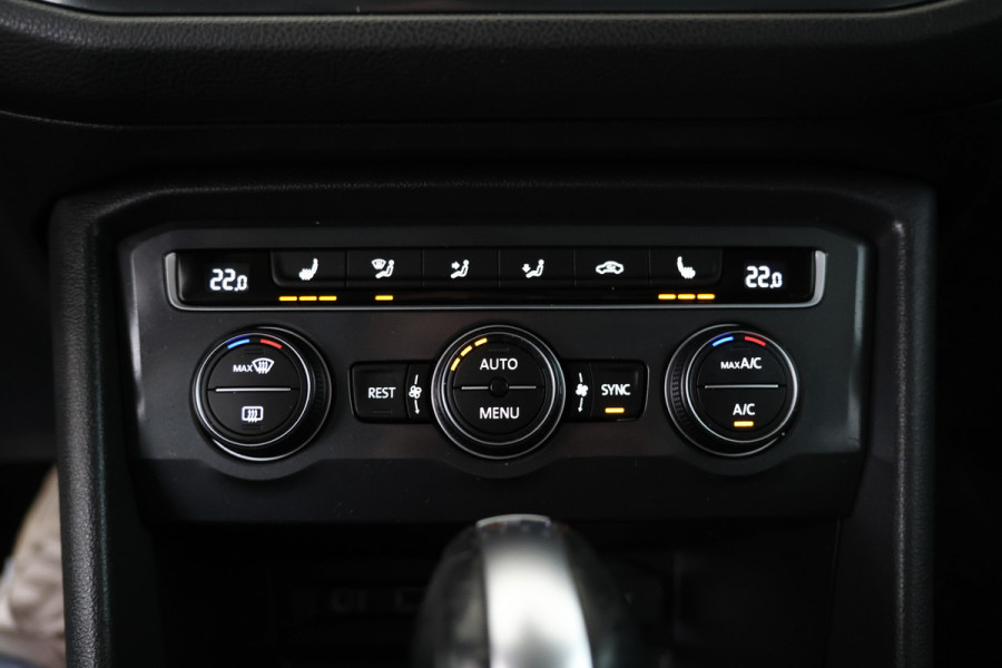 Volkswagen Tiguan Allspace 1.5 TSI Comfortline Business 7pers. Trekhaak, Leer, 360 Camera, Panoramadak, Stoelverwarming, Memory Seat