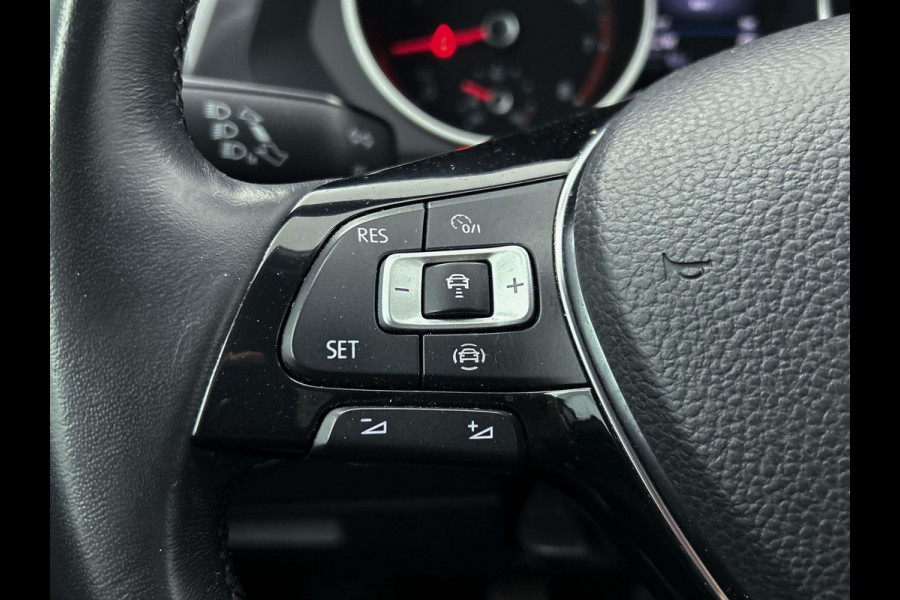 Volkswagen Tiguan 1.5 TSI Comfortline (NAVIGATIE, ELEKT. INKLAPBARE TREKHAAK, PARKEERSENSOREN, CLIMA, CARPLAY, 1e EIGENAAR)