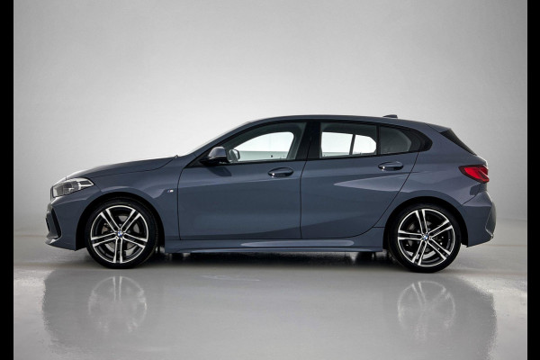 BMW 1-serie 118i Executive Edition M-Sport (M-PAKKET, DIGITALE COCKPIT, CARPLAY, PARKEERSENSOREN, 1e EIGENAAR, GOED ONDERHOUDEN)