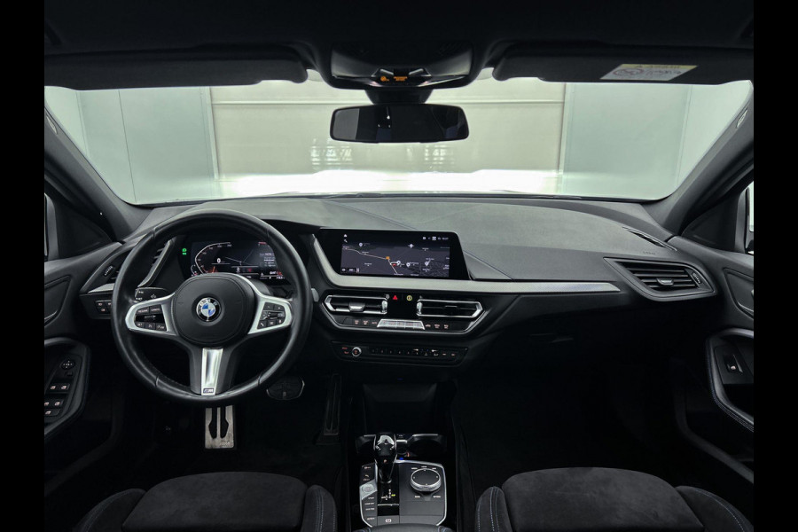 BMW 1-serie 118i Executive Edition M-Sport (M-PAKKET, DIGITALE COCKPIT, CARPLAY, PARKEERSENSOREN, 1e EIGENAAR, GOED ONDERHOUDEN)