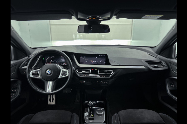 BMW 1-serie 118i Executive Edition M-Sport (M-PAKKET, DIGITALE COCKPIT, CARPLAY, PARKEERSENSOREN, 1e EIGENAAR, GOED ONDERHOUDEN)