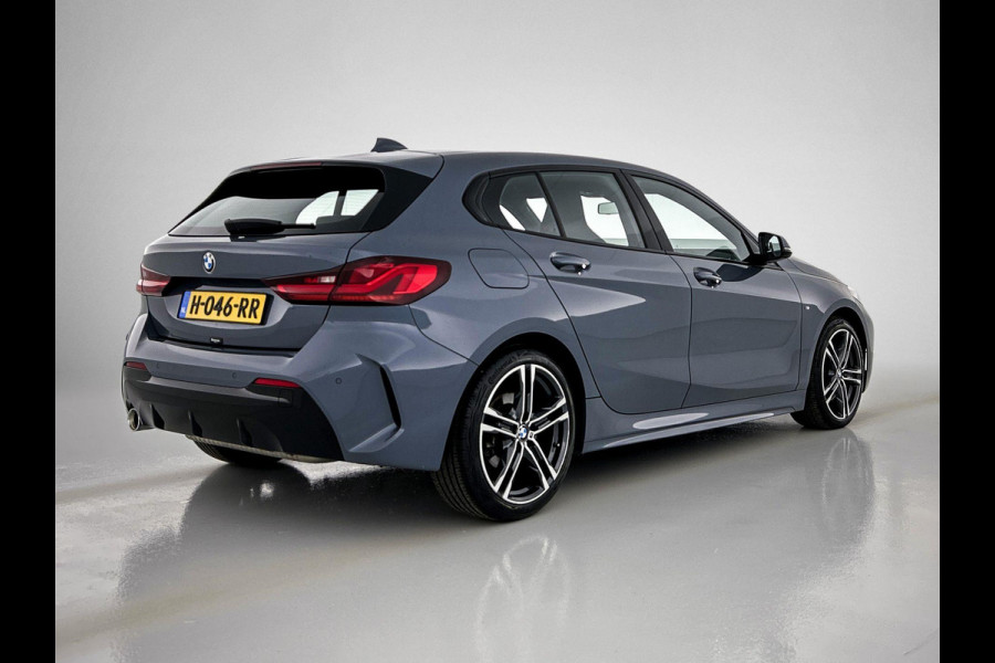 BMW 1-serie 118i Executive Edition M-Sport (M-PAKKET, DIGITALE COCKPIT, CARPLAY, PARKEERSENSOREN, 1e EIGENAAR, GOED ONDERHOUDEN)