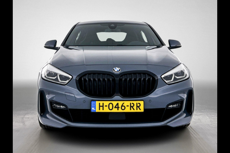 BMW 1-serie 118i Executive Edition M-Sport (M-PAKKET, DIGITALE COCKPIT, CARPLAY, PARKEERSENSOREN, 1e EIGENAAR, GOED ONDERHOUDEN)