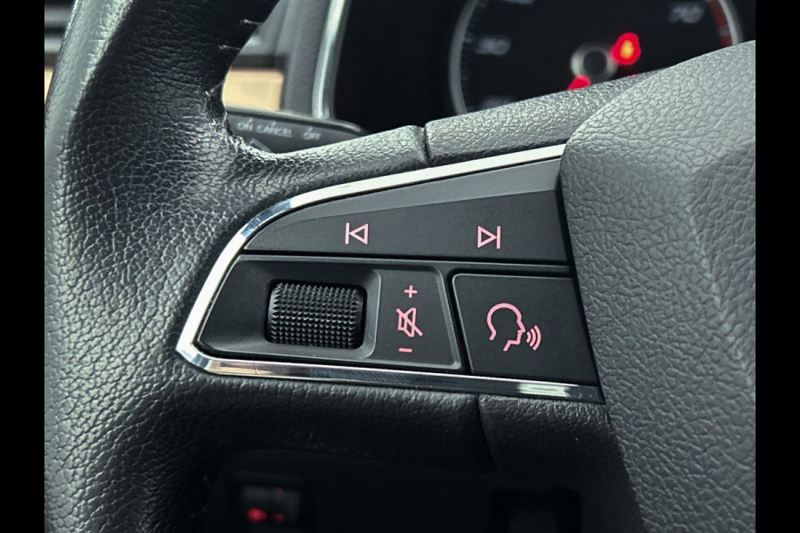 Seat Ibiza 1.0 TSI Excellence (NAVIGATIE, CARPLAY, PARKEERSENSOREN, CLIMA, STUURBEDIENING, 1e EIGENAAR, DEALER ONDERHOUDEN)