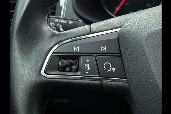 Seat Ateca 1.0 EcoTSI Style Intense Sport (CARPLAY, CAMERA, TREKHAAK, PARKEERSENSOREN, LED, 1e EIGENAAR, GOED ONDERHOUDEN)