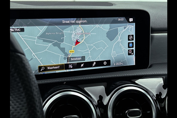 Mercedes-Benz A-Klasse 180 Business Solution AMG Automaat (PANORAMADAK, TREKHAAK ELEKT. WEGKLAPBAAR, CAMERA, STOELVERWARMING)