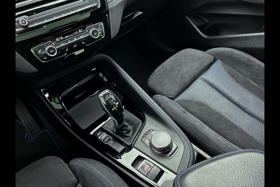 BMW X2 SDrive18i High Executive M Sport (M-PAKKET, PANORAMADAK, CAMERA, AFNEEMBARE TREKHAAK, STOELVERWARMING, DEALER ONDERHOUDEN)