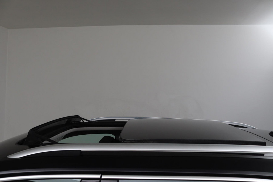 Volkswagen Tiguan 1.5 TSI Comfortline Business (PANORAMADAK, TREKHAAK ELEKT. WEGKLAPBAAR, MASSAGE STOELEN, STOELVERWARMING, CLIMA)
