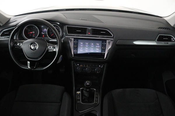 Volkswagen Tiguan 1.5 TSI Comfortline Business (PANORAMADAK, TREKHAAK ELEKT. WEGKLAPBAAR, MASSAGE STOELEN, STOELVERWARMING, CLIMA)