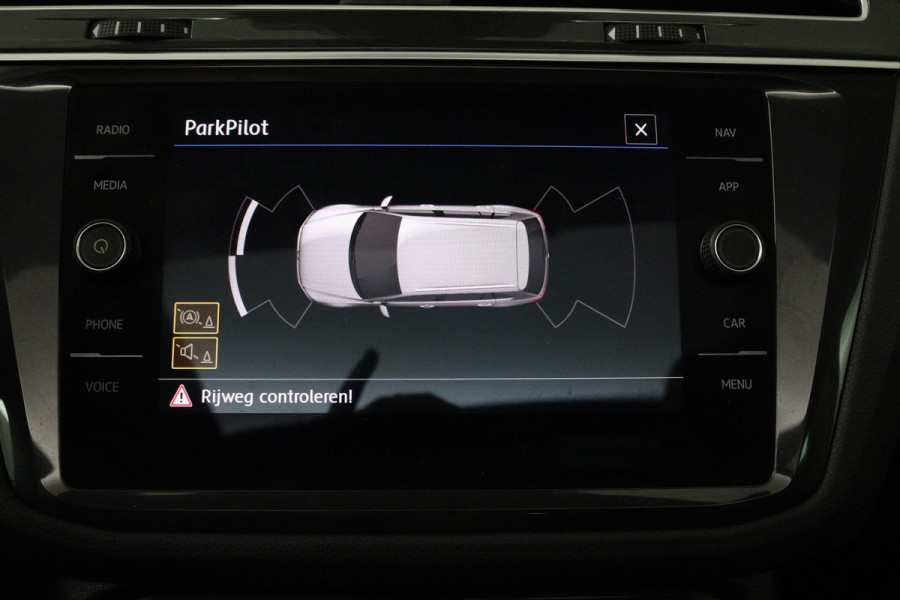 Volkswagen Tiguan 1.5 TSI Comfortline Business (PANORAMADAK, TREKHAAK ELEKT. WEGKLAPBAAR, MASSAGE STOELEN, STOELVERWARMING, CLIMA)