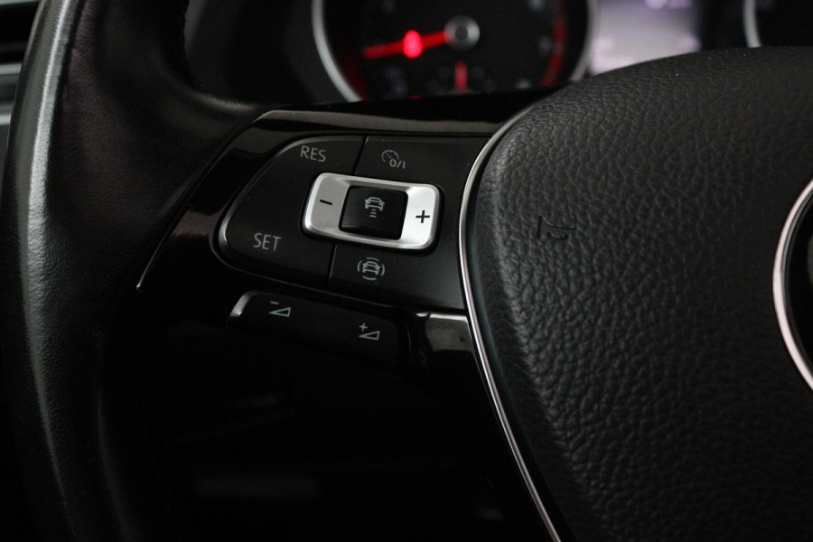 Volkswagen Tiguan 1.5 TSI Comfortline Business (PANORAMADAK, TREKHAAK ELEKT. WEGKLAPBAAR, MASSAGE STOELEN, STOELVERWARMING, CLIMA)