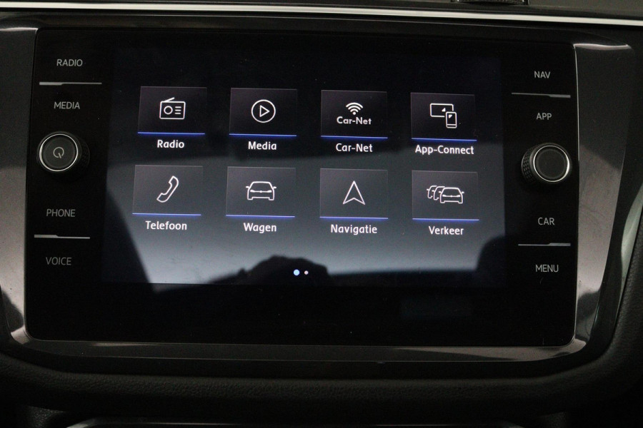 Volkswagen Tiguan 1.5 TSI Comfortline Business (PANORAMADAK, TREKHAAK ELEKT. WEGKLAPBAAR, MASSAGE STOELEN, STOELVERWARMING, CLIMA)