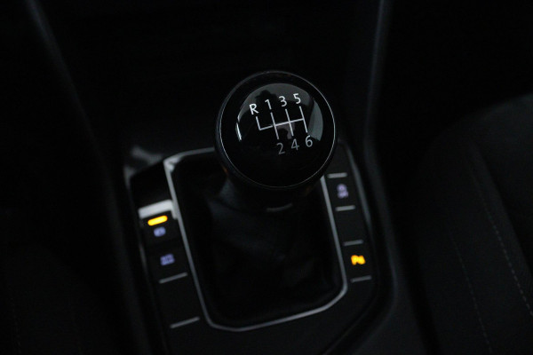 Volkswagen Tiguan 1.5 TSI Comfortline Business (PANORAMADAK, TREKHAAK ELEKT. WEGKLAPBAAR, MASSAGE STOELEN, STOELVERWARMING, CLIMA)