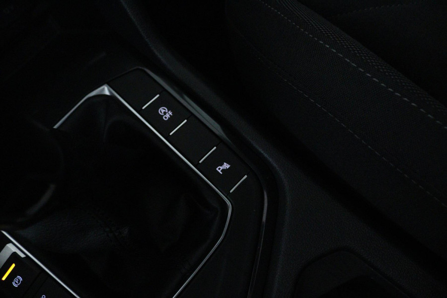 Volkswagen Tiguan 1.5 TSI Comfortline Business (PANORAMADAK, TREKHAAK ELEKT. WEGKLAPBAAR, MASSAGE STOELEN, STOELVERWARMING, CLIMA)