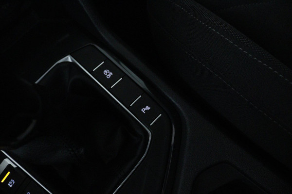 Volkswagen Tiguan 1.5 TSI Comfortline Business (PANORAMADAK, TREKHAAK ELEKT. WEGKLAPBAAR, MASSAGE STOELEN, STOELVERWARMING, CLIMA)