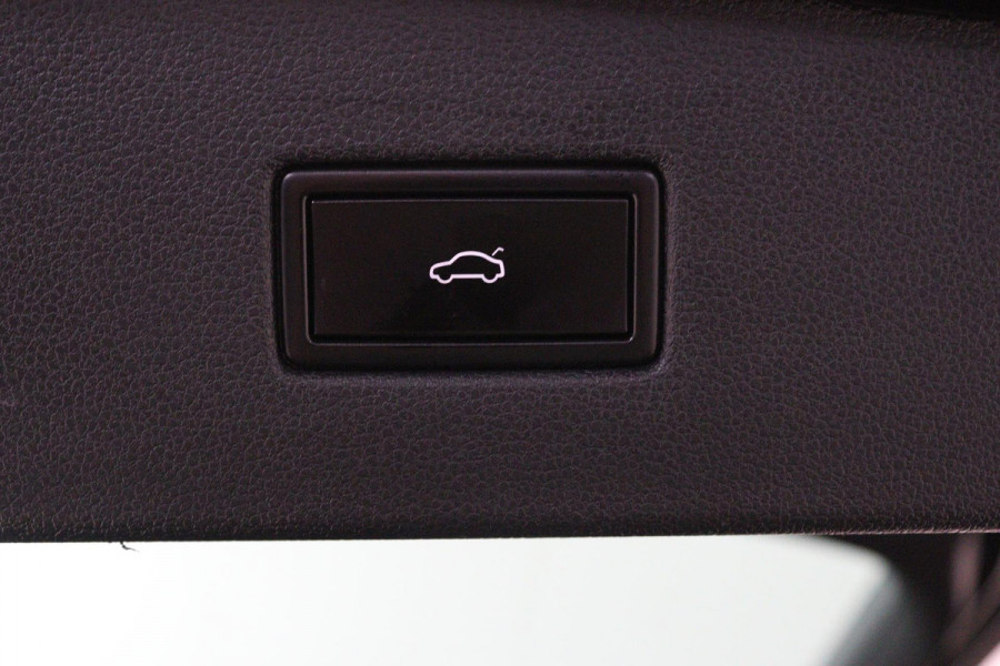 Volkswagen Tiguan 1.5 TSI Comfortline Business (PANORAMADAK, TREKHAAK ELEKT. WEGKLAPBAAR, MASSAGE STOELEN, STOELVERWARMING, CLIMA)