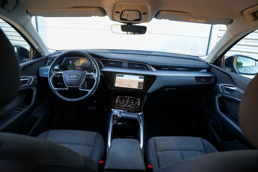 Audi e-tron e-tron 50 quattro Launch edition 71 kWh Memory Seats Dakrail Getinte ramen 20"L.M.  Cruise Control