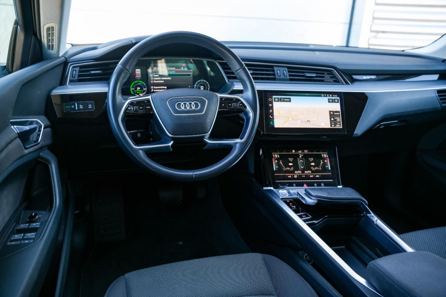 Audi e-tron e-tron 50 quattro Launch edition 71 kWh Memory Seats Dakrail Getinte ramen 20"L.M.  Cruise Control