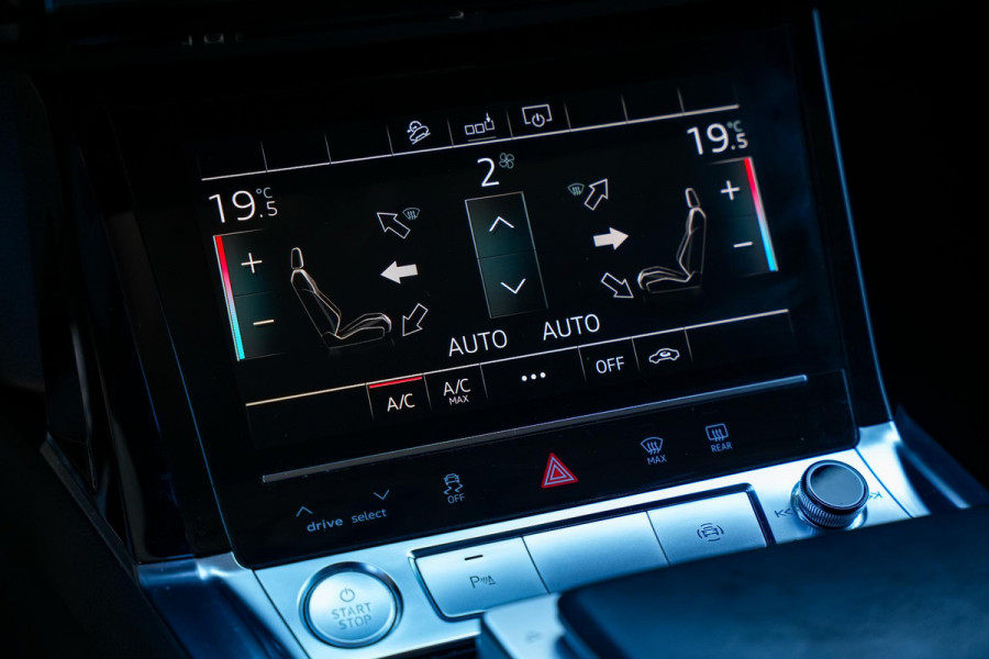 Audi e-tron e-tron 50 quattro Launch edition 71 kWh Memory Seats Dakrail Getinte ramen 20"L.M.  Cruise Control