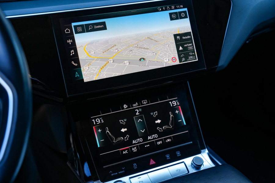 Audi e-tron e-tron 50 quattro Launch edition 71 kWh Memory Seats Dakrail Getinte ramen 20"L.M.  Cruise Control