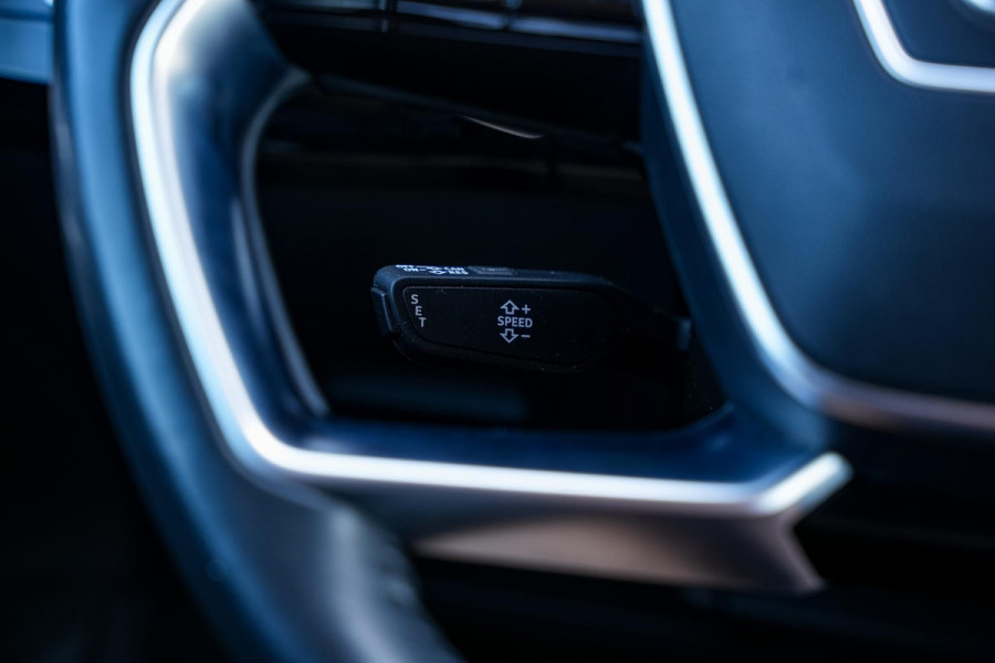 Audi e-tron e-tron 50 quattro Launch edition 71 kWh Memory Seats Dakrail Getinte ramen 20"L.M.  Cruise Control