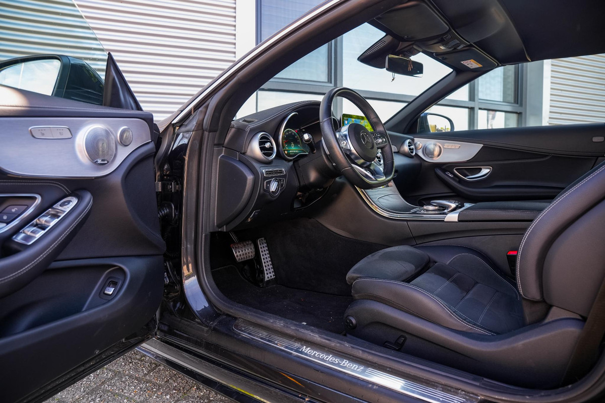 Mercedes-Benz C-Klasse Cabrio 200 AMG Line Airscarf Burmester Multibeam LED Stoelverw. Navigatie 18''LM Mercedes-Benz C-Klasse Cabrio 200 AMG Line Airscarf Burmester Multibeam LED Stoelverw. Navigatie 18''LM